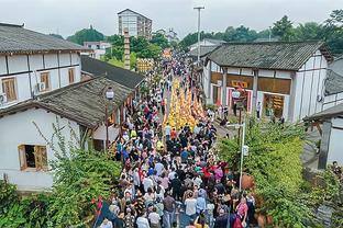 太像了？神似内马尔男子骗过记者，接受墨西哥电视台采访