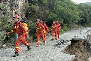 萨格斯：下半场我们打出了反弹 我们没有自暴自弃